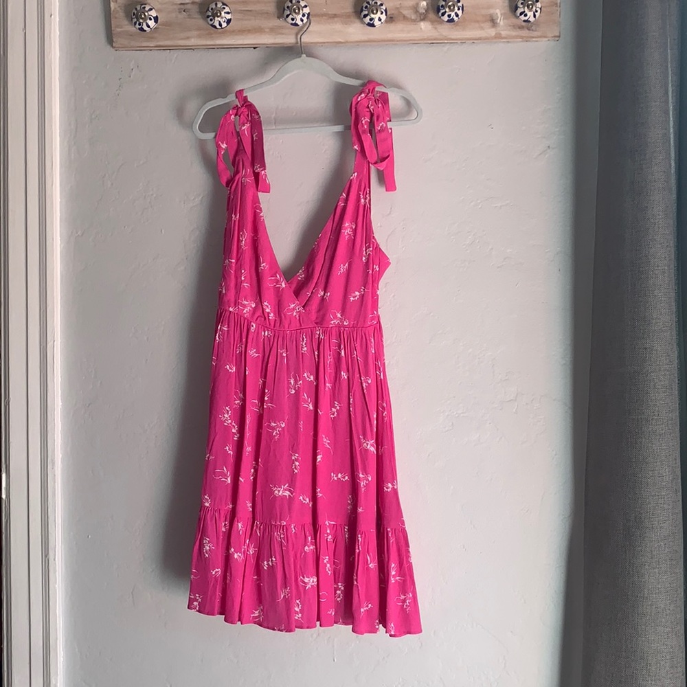 Hello summer vibes in this Pink dress